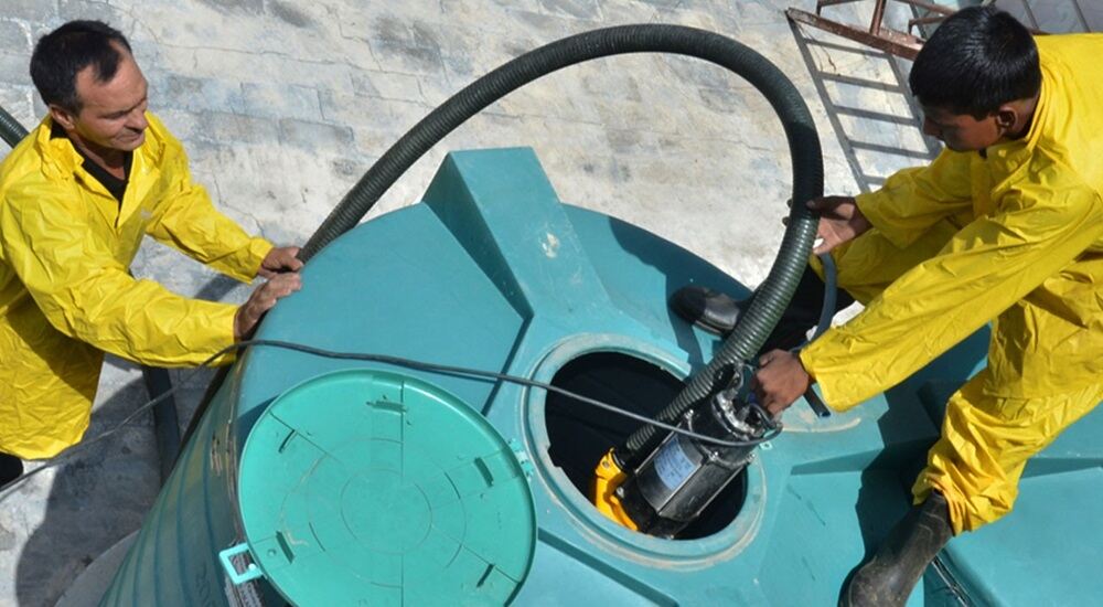 Water-Tank-Cleaners